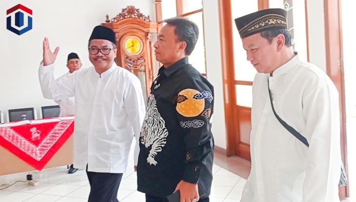 Rektor DIGITECH University Menyambut Sekretaris Daerah Provinsi Jawa Barat dalam acara Halal Bihalal